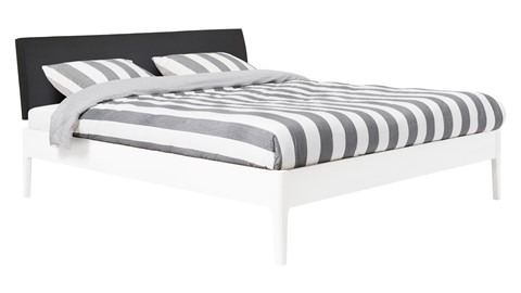 Bed Sky beuken met hoofdbord stof en poot hout, wit lederlook zwart