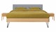 Bed Sky eiken met hoofdbord gecapitonneerd en poot driehoek metaal, honing stof basalt
