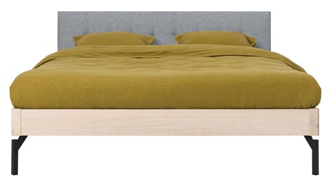 Bed Sky eiken met hoofdbord gecapitonneerd en poot metaal, eiken stof basalt