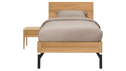 Bed Sky eiken met hoofdbord hout en poot metaal, eiken honing