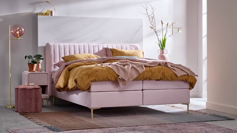 Boxspring Ruby vlak met gestoffeerd matras, pale