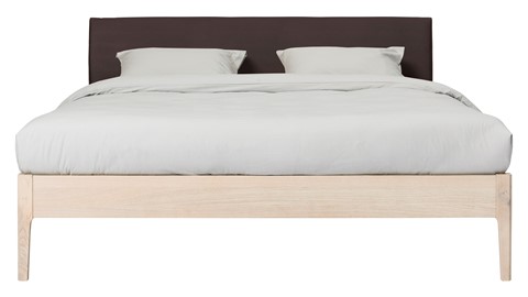 Bed Sky eiken met hoofdbord stof en poot hout, eiken lederlook grijs