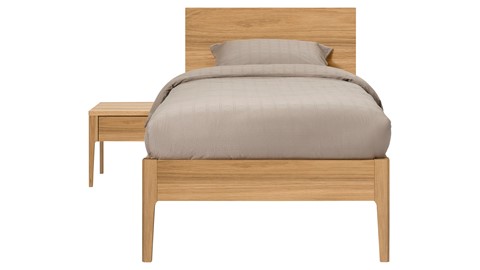 Bed Sky eiken met hoofdbord hout en poot hout, eiken honing