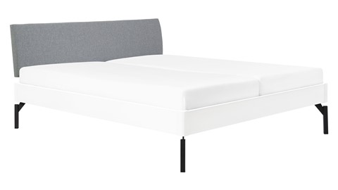 Bed Sky beuken met hoofdbord stof en poot metaal, wit stof basalt