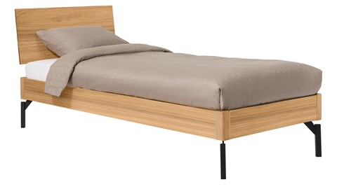 Bed Sky eiken met hoofdbord hout en poot metaal, eiken honing