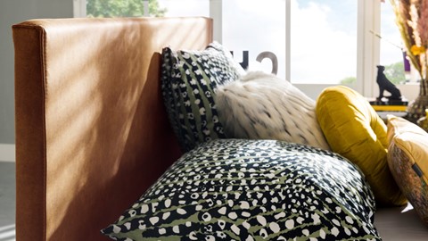 Bed Novelle, bruin