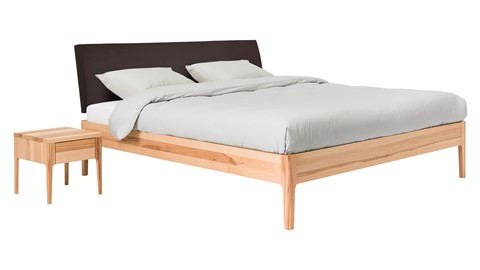 Bed Sky beuken met hoofdbord stof en poot hout, beuken lederlook grijs