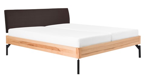 Bed Sky beuken met hoofdbord stof en poot metaal, beuken lederlook grijs