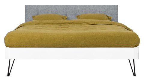Bed Sky beuken met hoofdbord gecapitonneerd en poot driehoek metaal, wit stof basalt