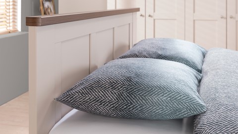 Bed Chateau, champagne/noten