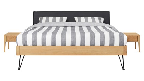 Bed Sky eiken met hoofdbord stof en poot driehoek, honing lederlook zwart