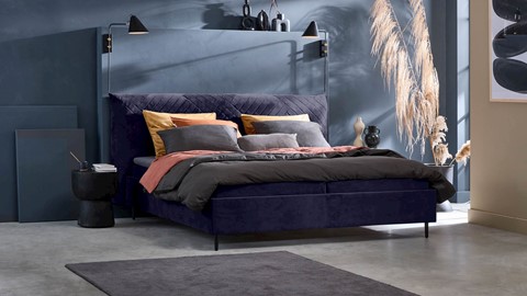 Bed Sapphire, darkblue