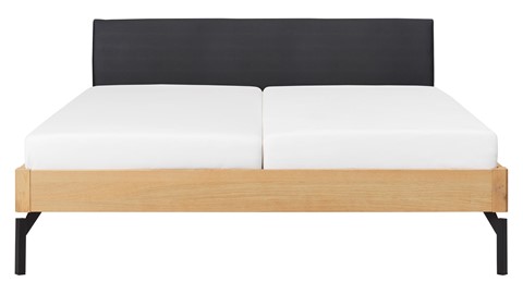 Bed Sky eiken met hoofdbord stof en poot metaal, honing lederlook zwart