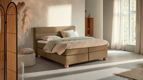 Boxspring Solid Lina vlak met gestoffeerd matras, caramel