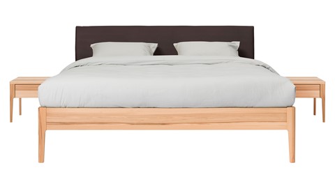 Bed Sky beuken met hoofdbord stof en poot hout, beuken lederlook grijs