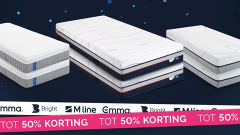 Een groep matrassen op een blauwe achtergrond