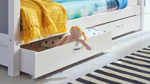 Een knuffel in een la