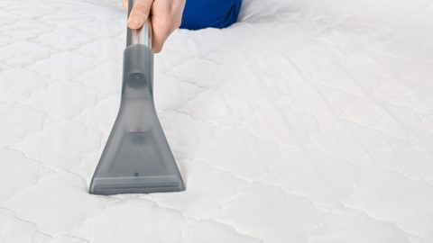 Afbeelding van matras reinigen met stoomreiniger