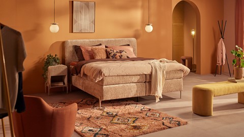 Een bed in een kamer