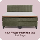 Een bed met een matras