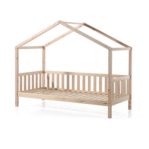 een houten bed met een dak