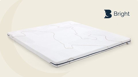 een wit matras met een blauwe streep erop