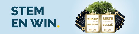 Een groep creditcards met een boom in het midden