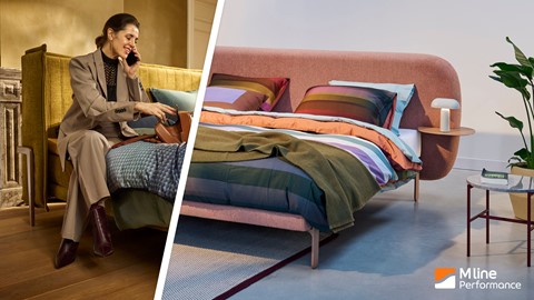 Een vrouw die op een bed zit
