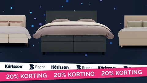 een bed met een bedframe