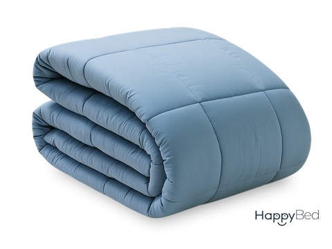 een blauwe deken op een witte achtergrond