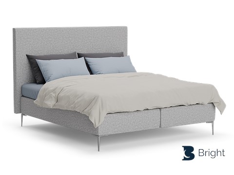 Een bed met een wit dekbed