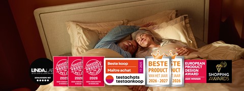 Een man en vrouw liggen in bed