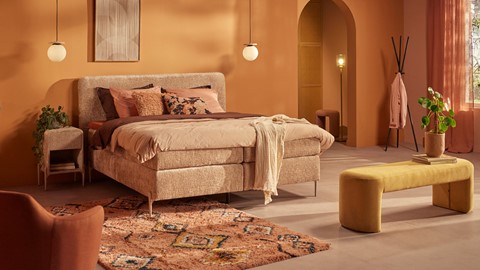 een bed in een kamer