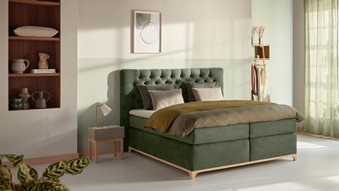 een bed in een kamer