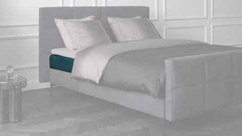 een bed met een matras