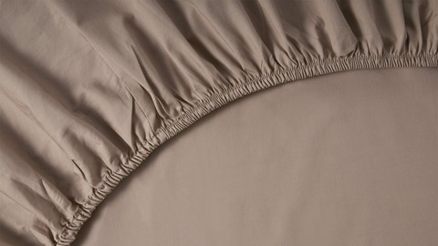 Close up hoeslaken katoen percale beige / taupe